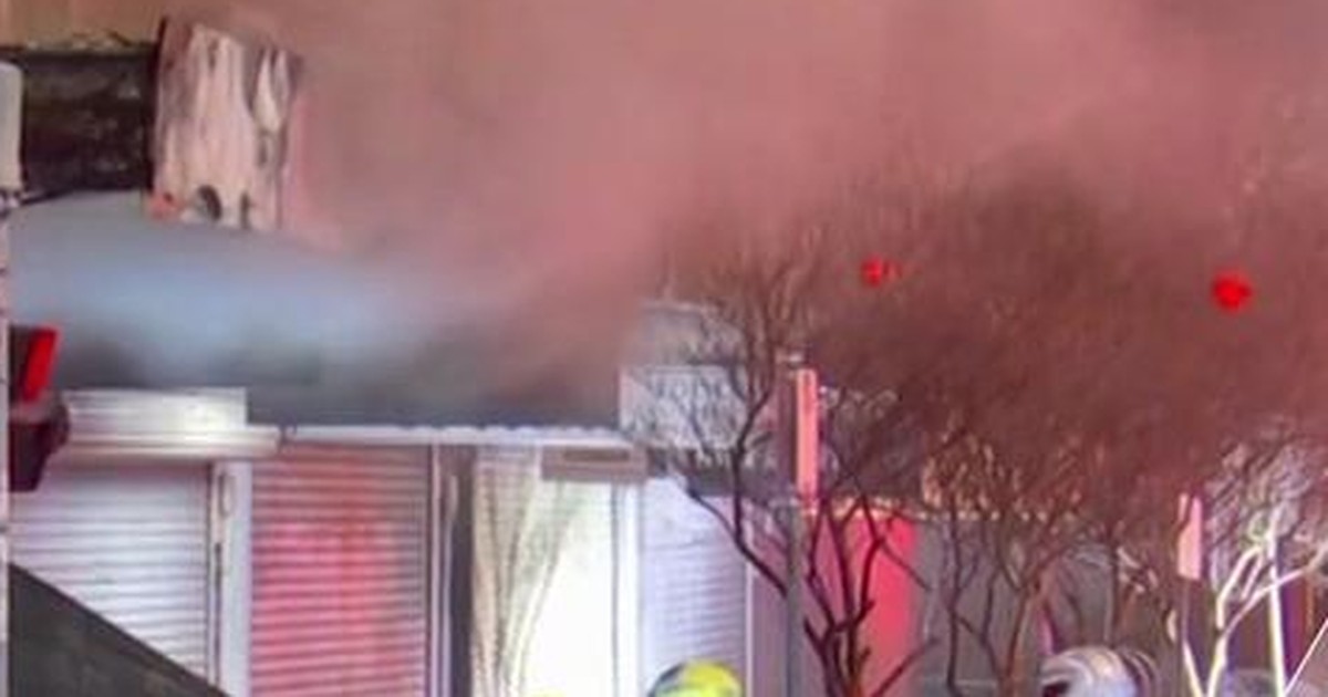 BREAKING | Five People Upstairs as Sunshine Tobacco Shop Goes Up in a 3am Fire